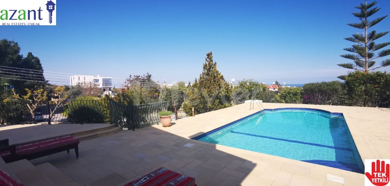 4-ZIMMER-VILLA MIT POOL IM OLIVENHAIN ** 