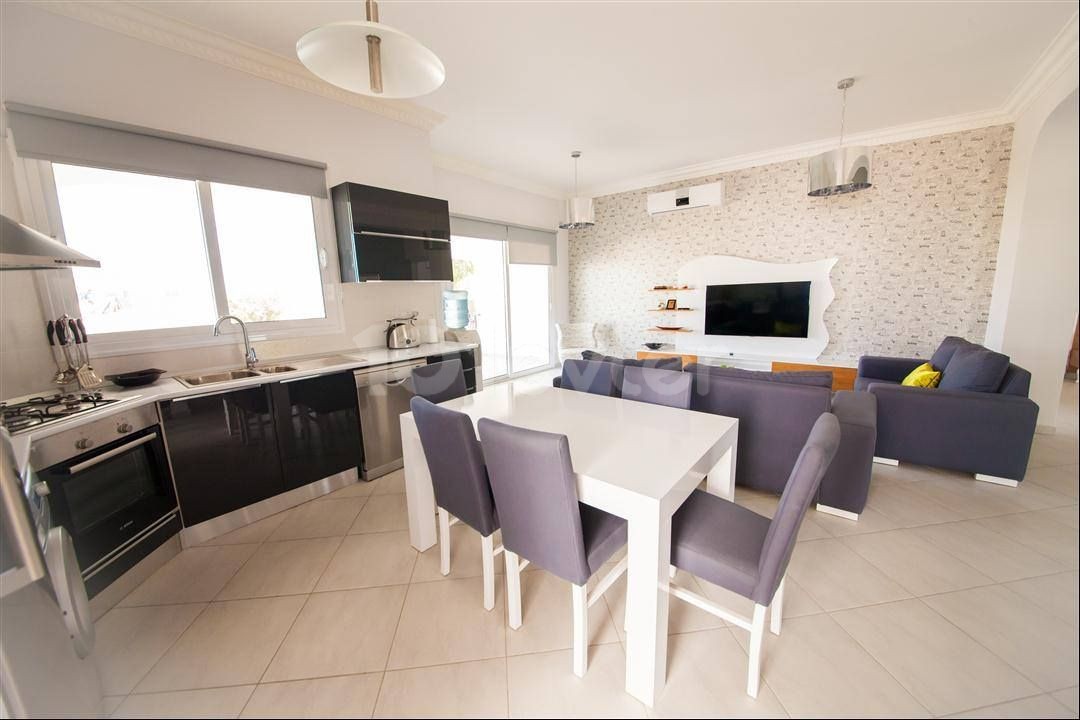 3 BEDROOM APARTMENT IN ESENTEPE