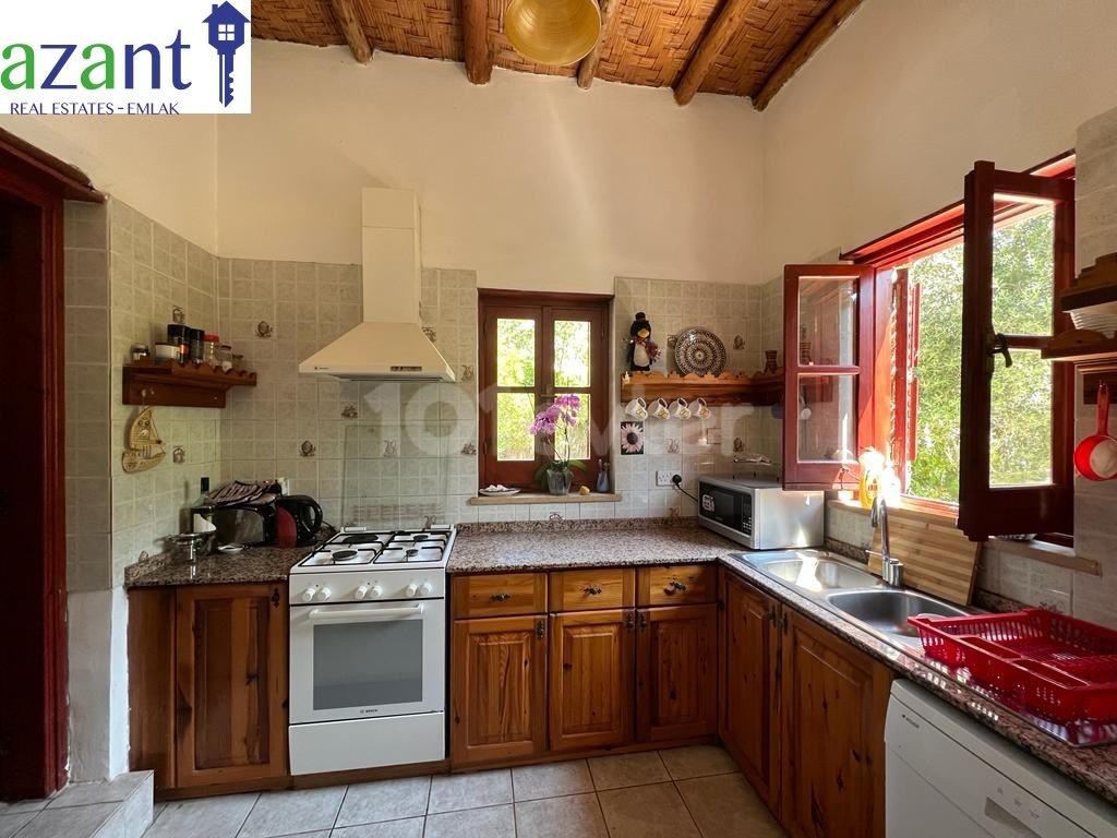 4 BEDROOM STONE VILLA IN LAPTA