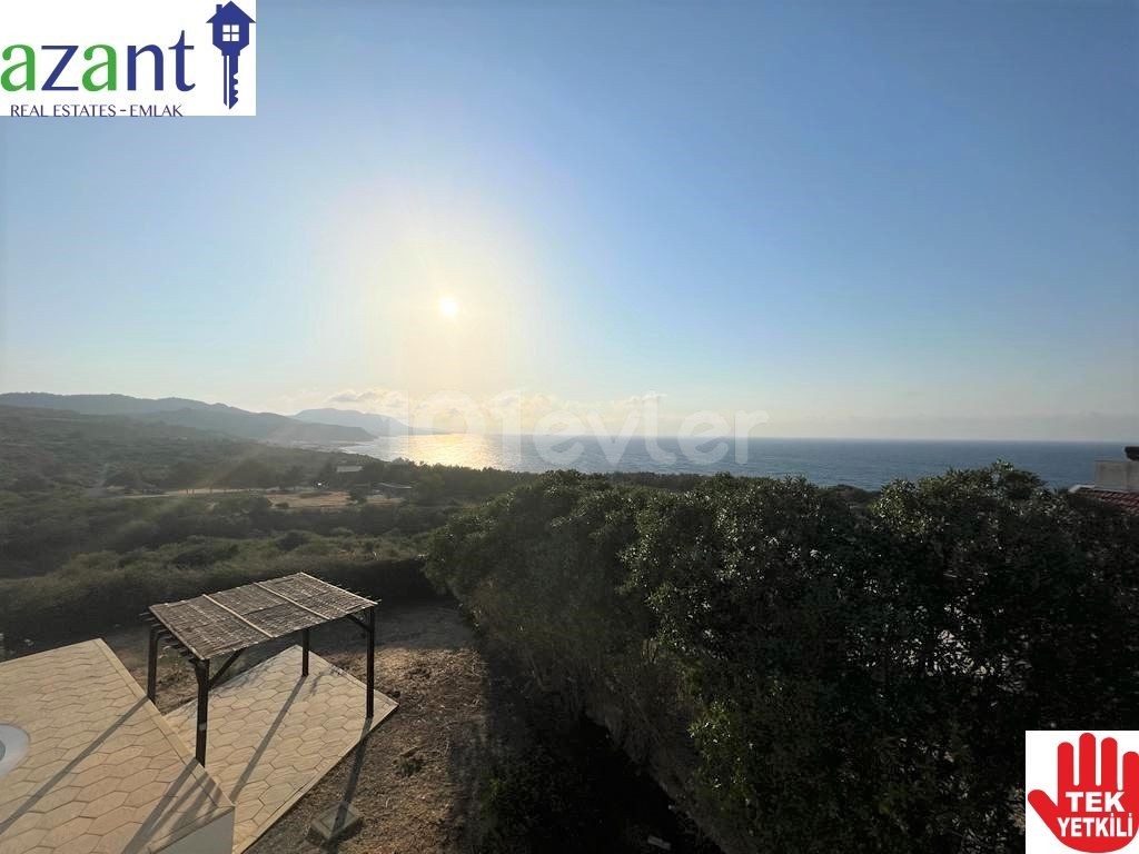 3-ZIMMER-VILLA MIT HERRLICHER AUSSICHT IN KARSIYAKA ** 