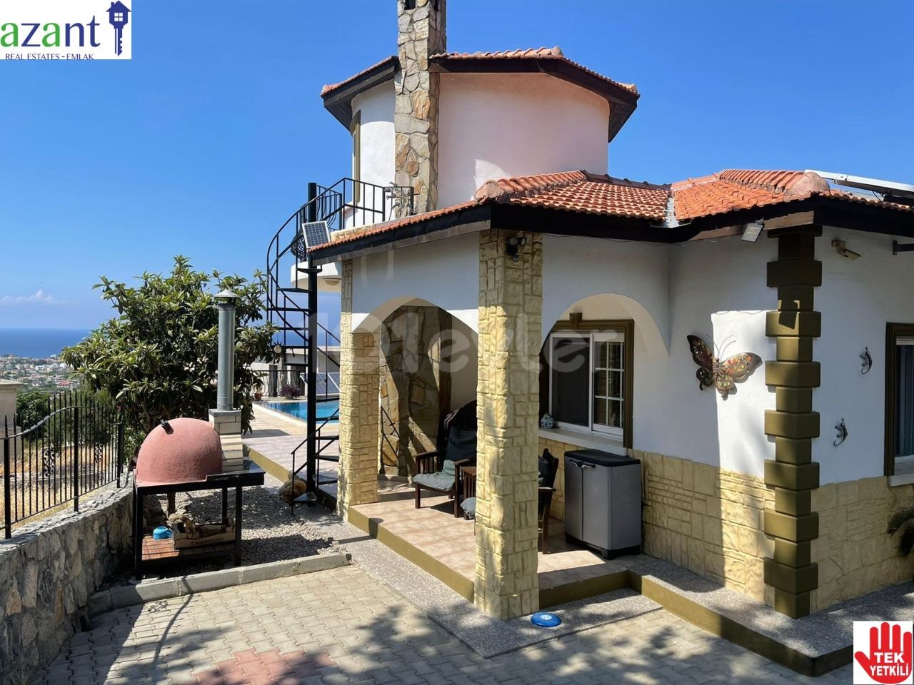 GİRNE KARSIYAKA'DA DENİZ VE DAĞ MANZARALI  BUNGALOV