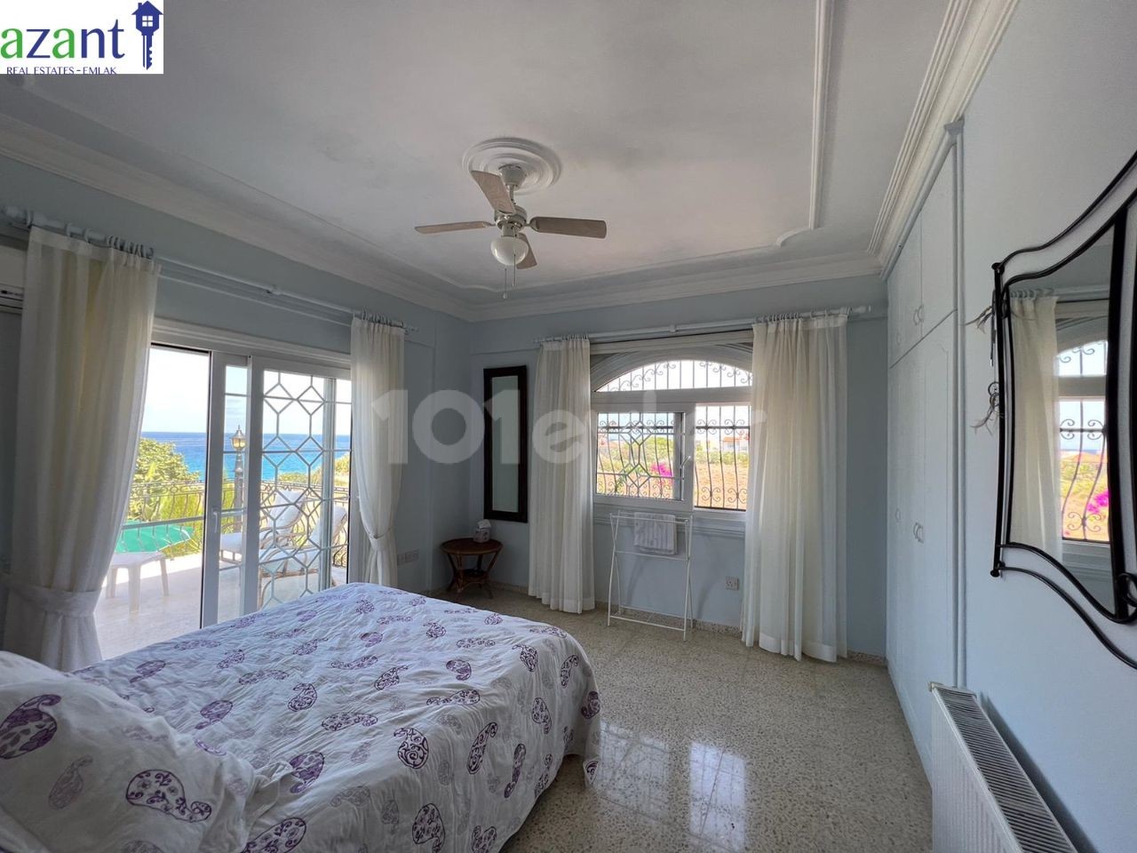 MAGNIFICENT 4+2 VILLA IN  KARŞIYAKA 50M FROM SEA