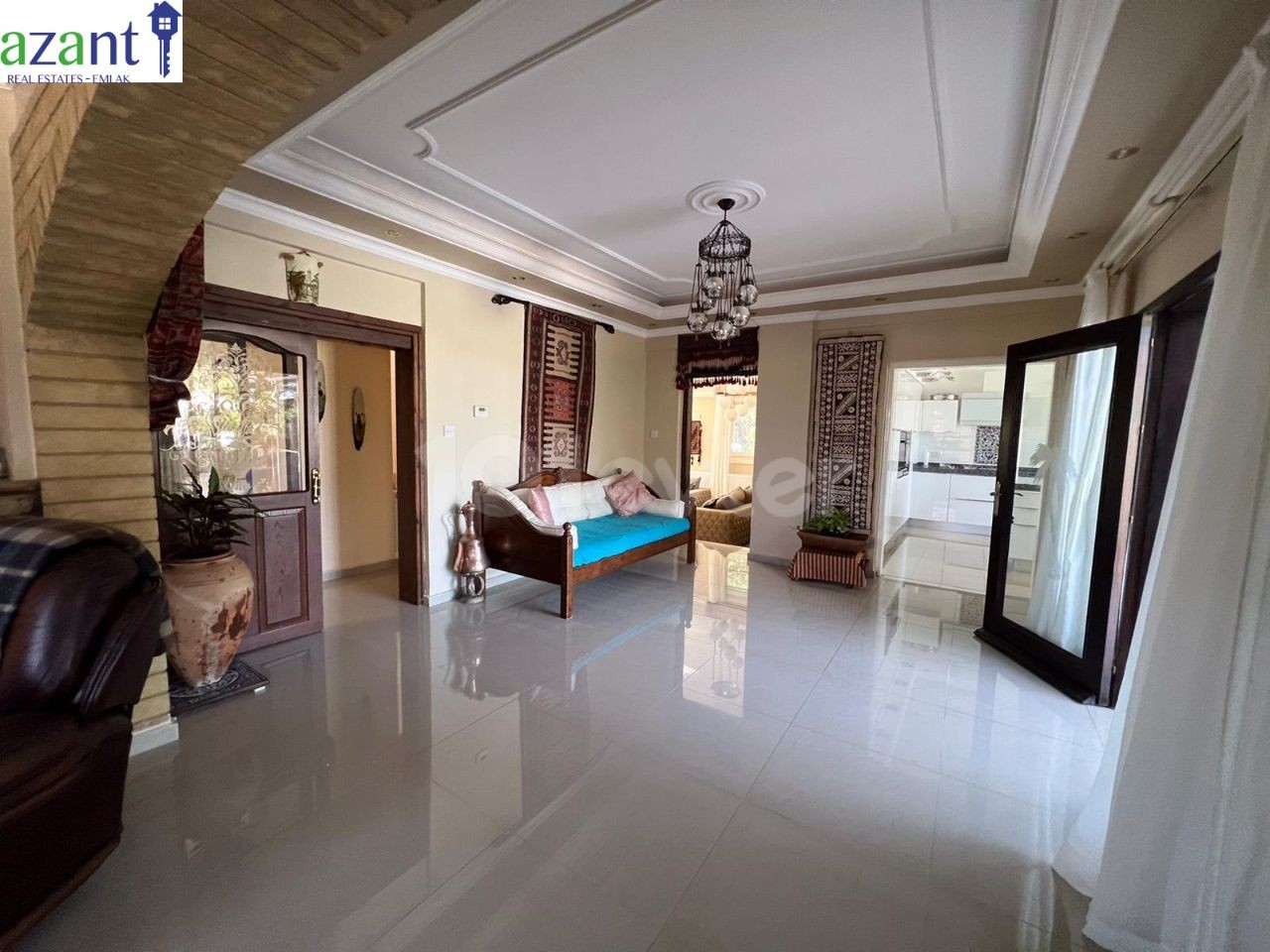 MAGNIFICENT 4+2 VILLA IN  KARŞIYAKA 50M FROM SEA