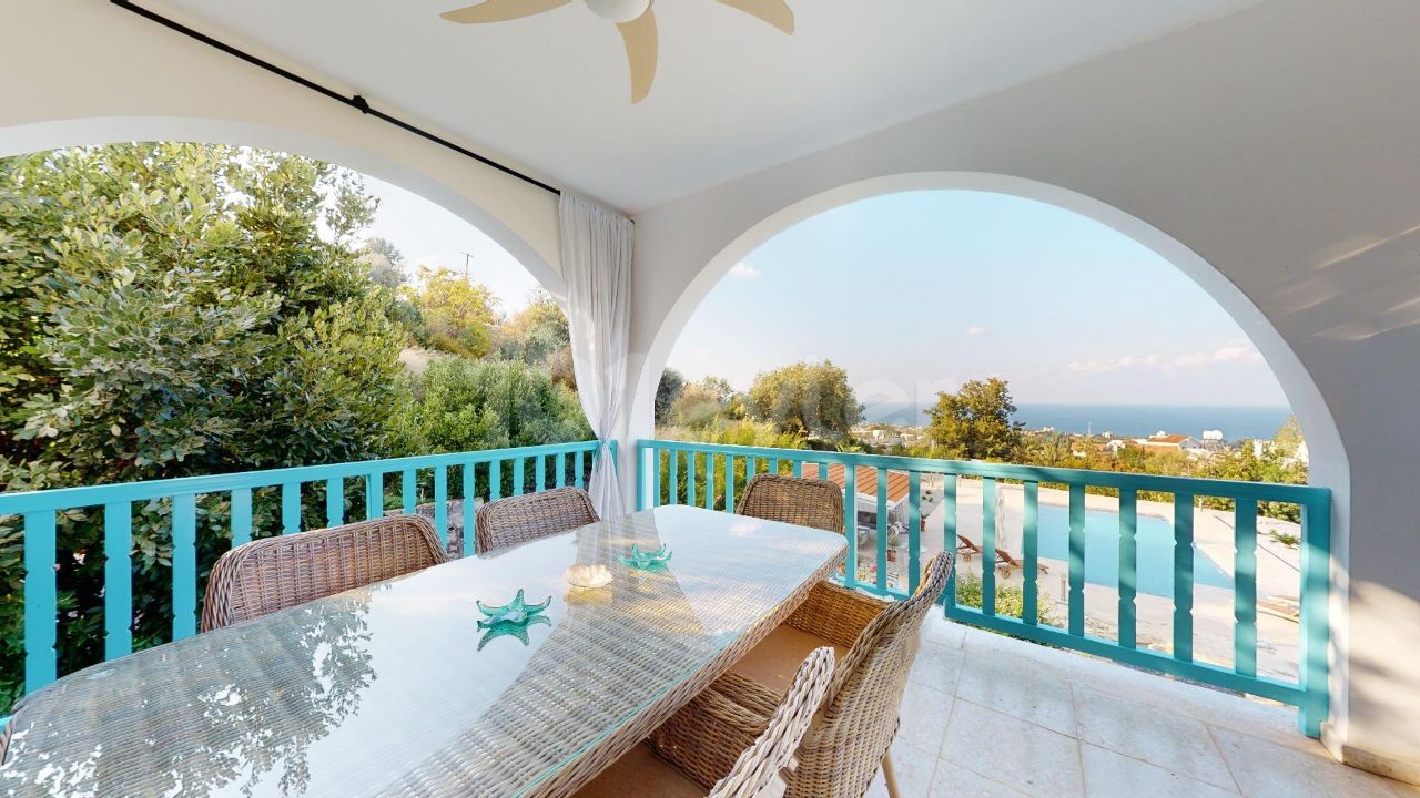 Villa With Spectacular  Sea and Mountain Views  in Lapta