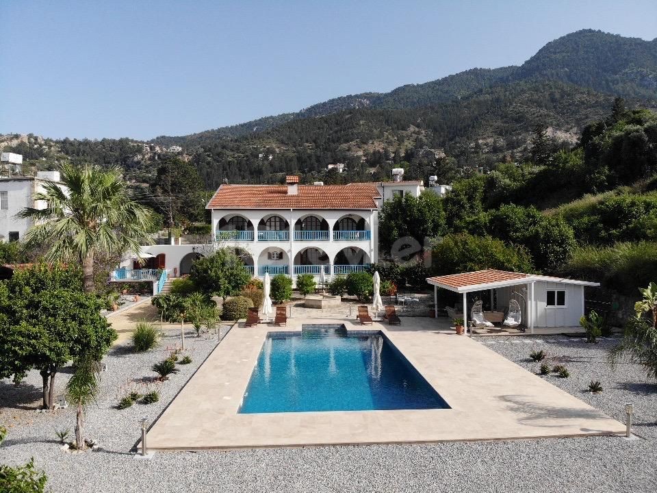 Villa With Spectacular  Sea and Mountain Views  in Lapta