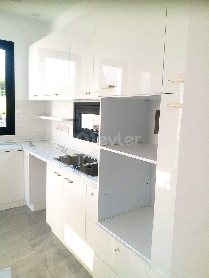 LUXUSVILLA MIT 3 SCHLAFZIMMERN IN ALSANCAK ** 