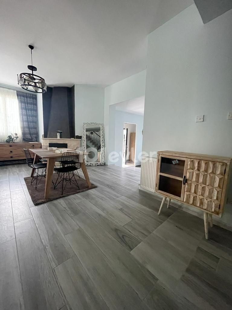 LUXURIÖSE 5+2 VILLA ZUR MIETE IN ALSANCAK