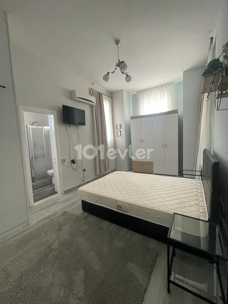 LUXURIÖSE 5+2 VILLA ZUR MIETE IN ALSANCAK