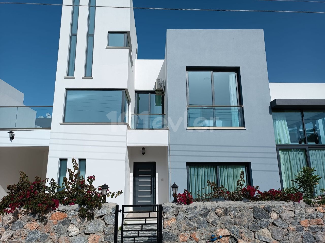 Beautiful 3 Bed Villa For Rent In Karsıyaka