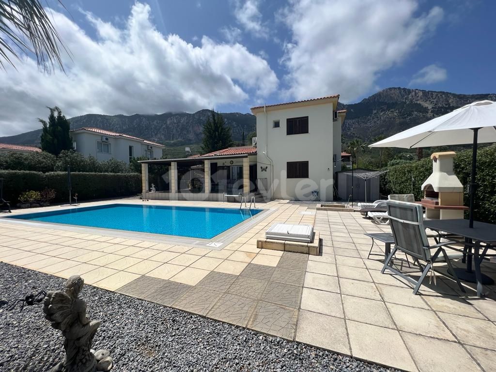 4+1 PERFEKTE VILLA MIT PRIVATEM POOL