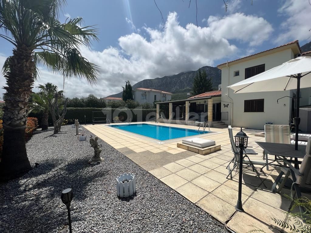 4+1 PERFEKTE VILLA MIT PRIVATEM POOL