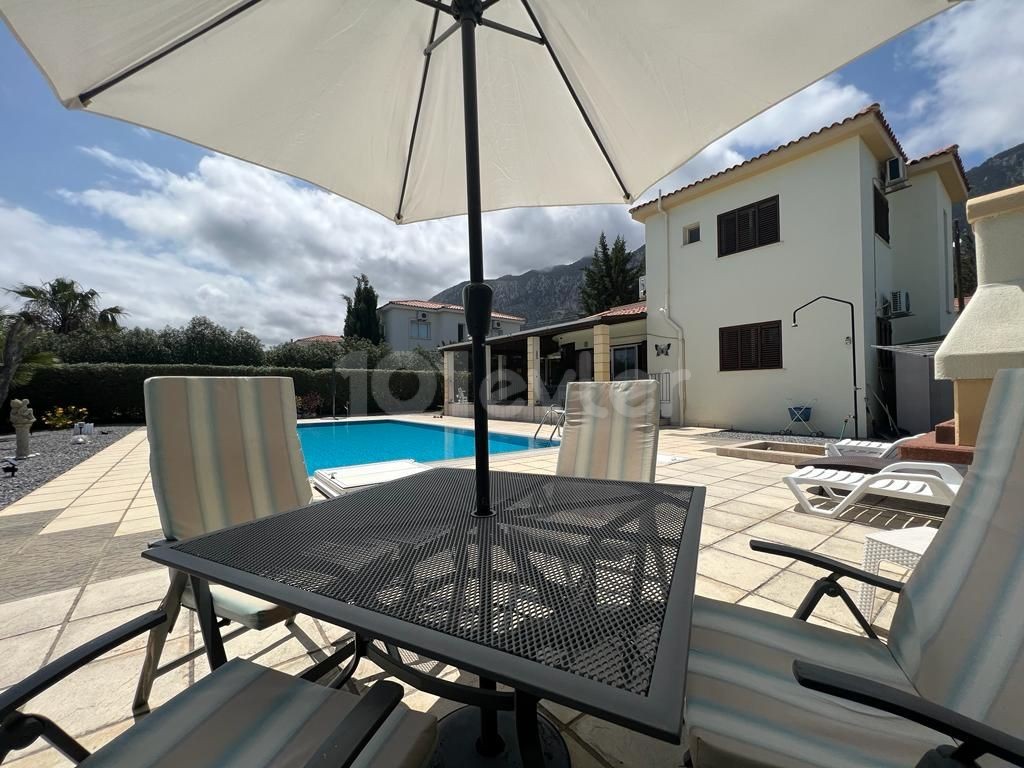 4+1 PERFEKTE VILLA MIT PRIVATEM POOL