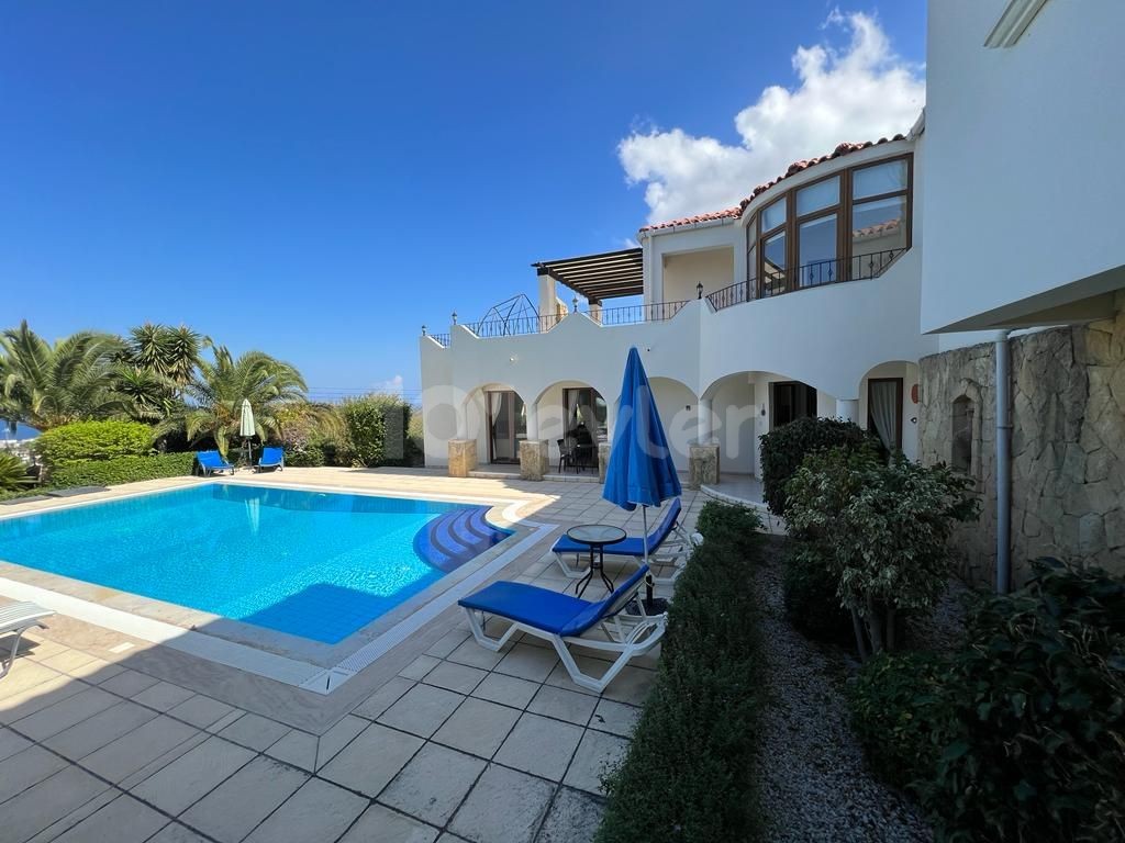 Introducing An Exquisite L-shape 4+1  Villa With Private Pool