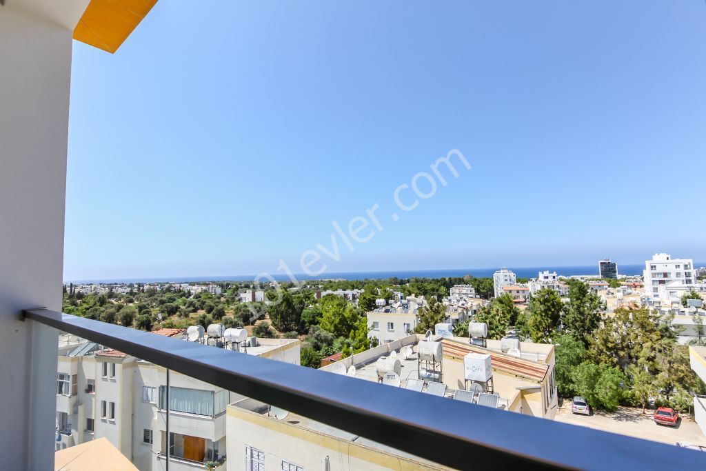 Girne merkezde 1+1 satılık deniz manzaralı daire