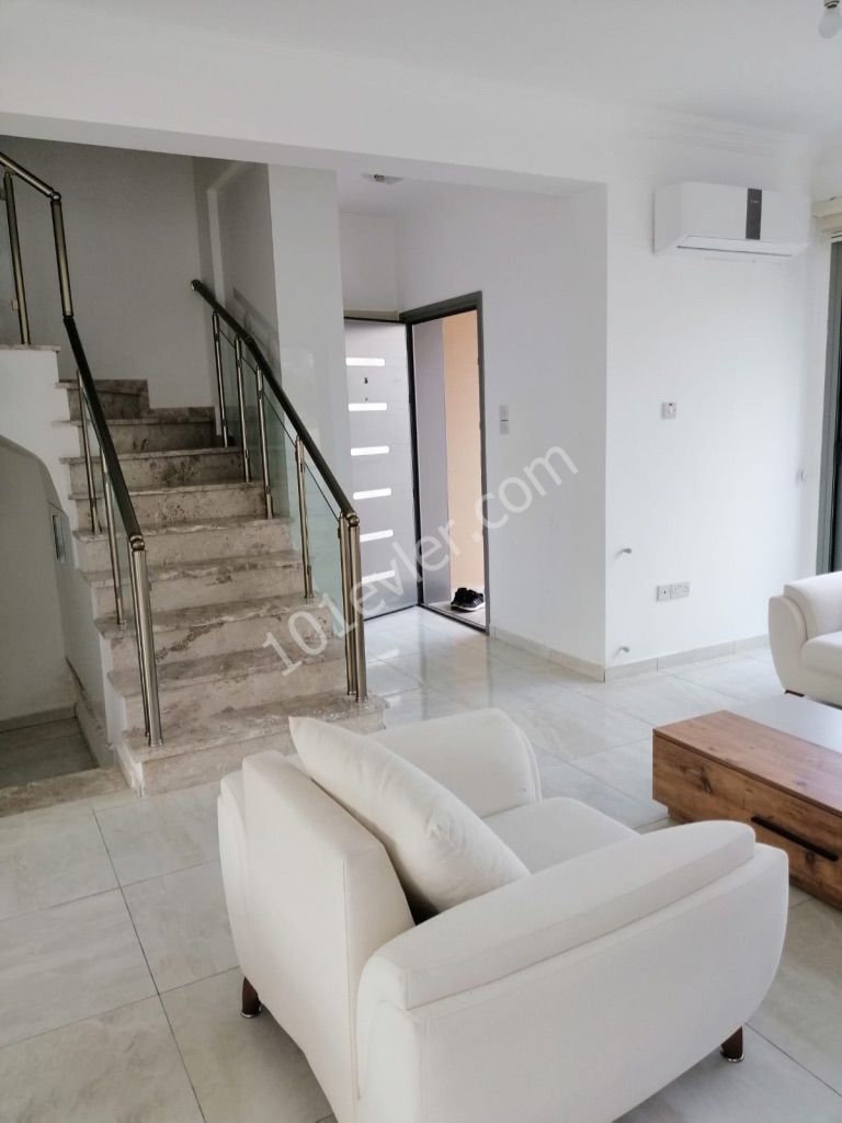 girne zeytinlikte mükemmel eşyalı 3+1 ful eşyalı villa 