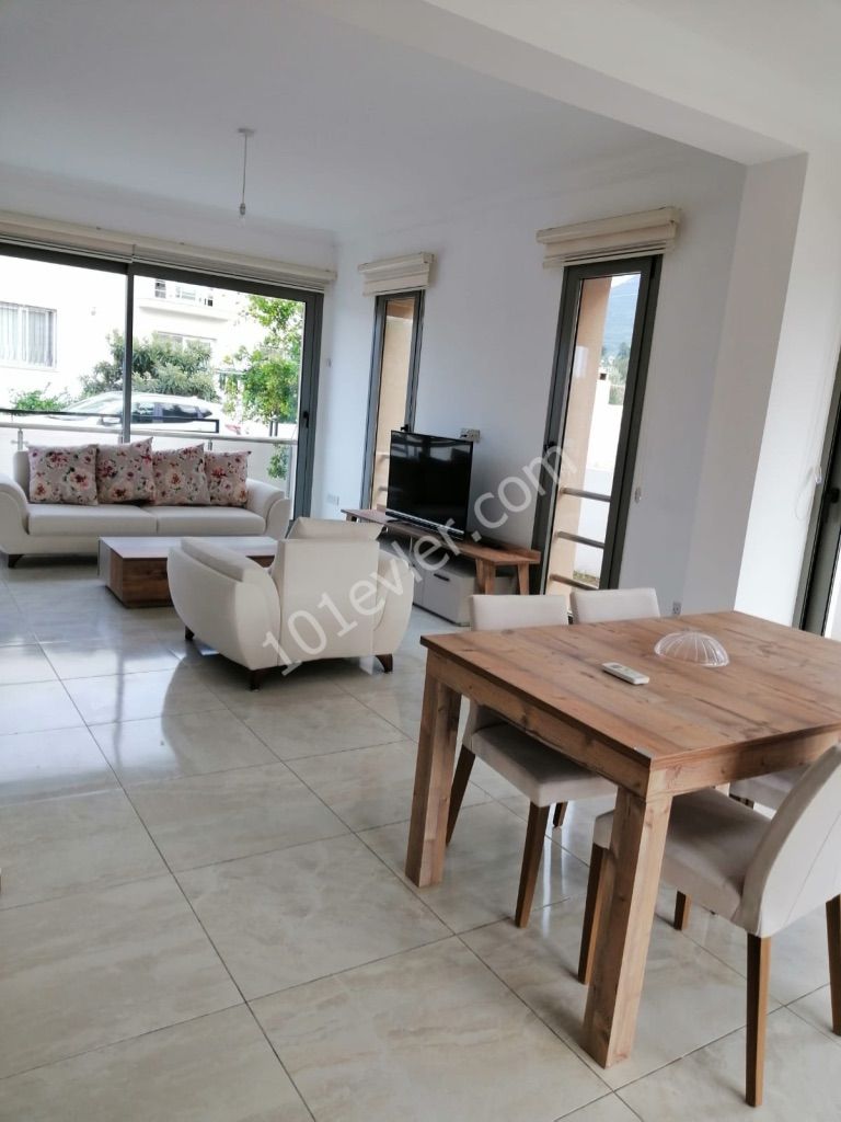 girne zeytinlikte mükemmel eşyalı 3+1 ful eşyalı villa 