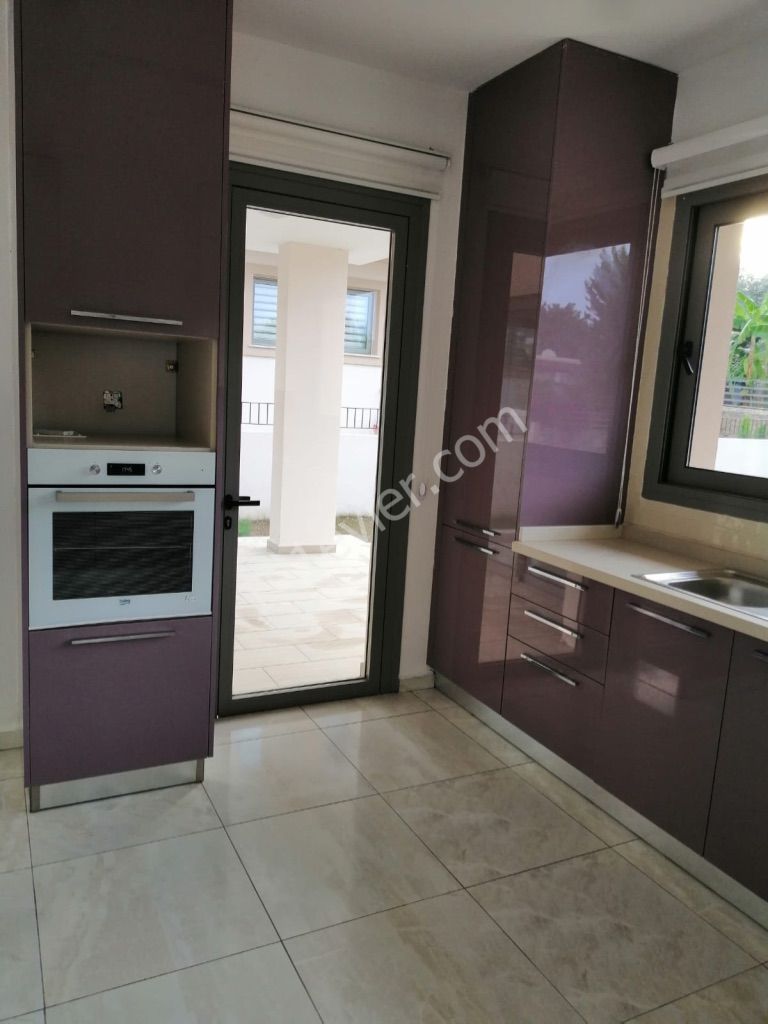 girne zeytinlikte mükemmel eşyalı 3+1 ful eşyalı villa 