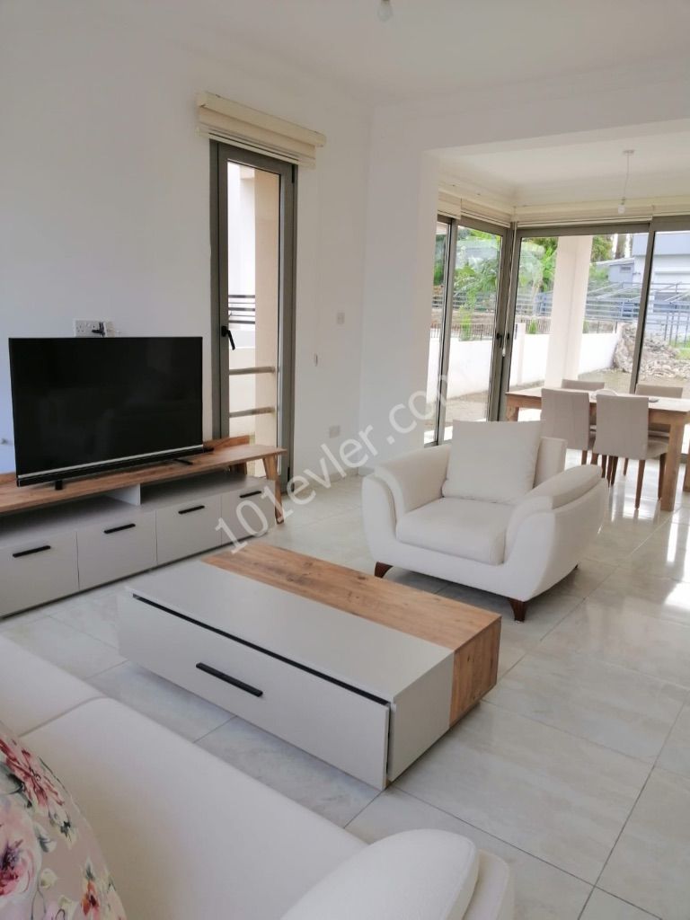 girne zeytinlikte mükemmel eşyalı 3+1 ful eşyalı villa 