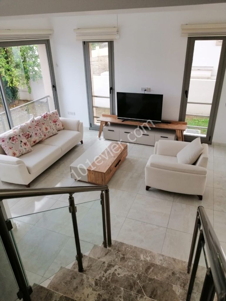 girne zeytinlikte mükemmel eşyalı 3+1 ful eşyalı villa 