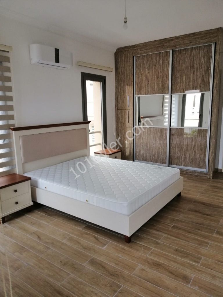 girne zeytinlikte mükemmel eşyalı 3+1 ful eşyalı villa 