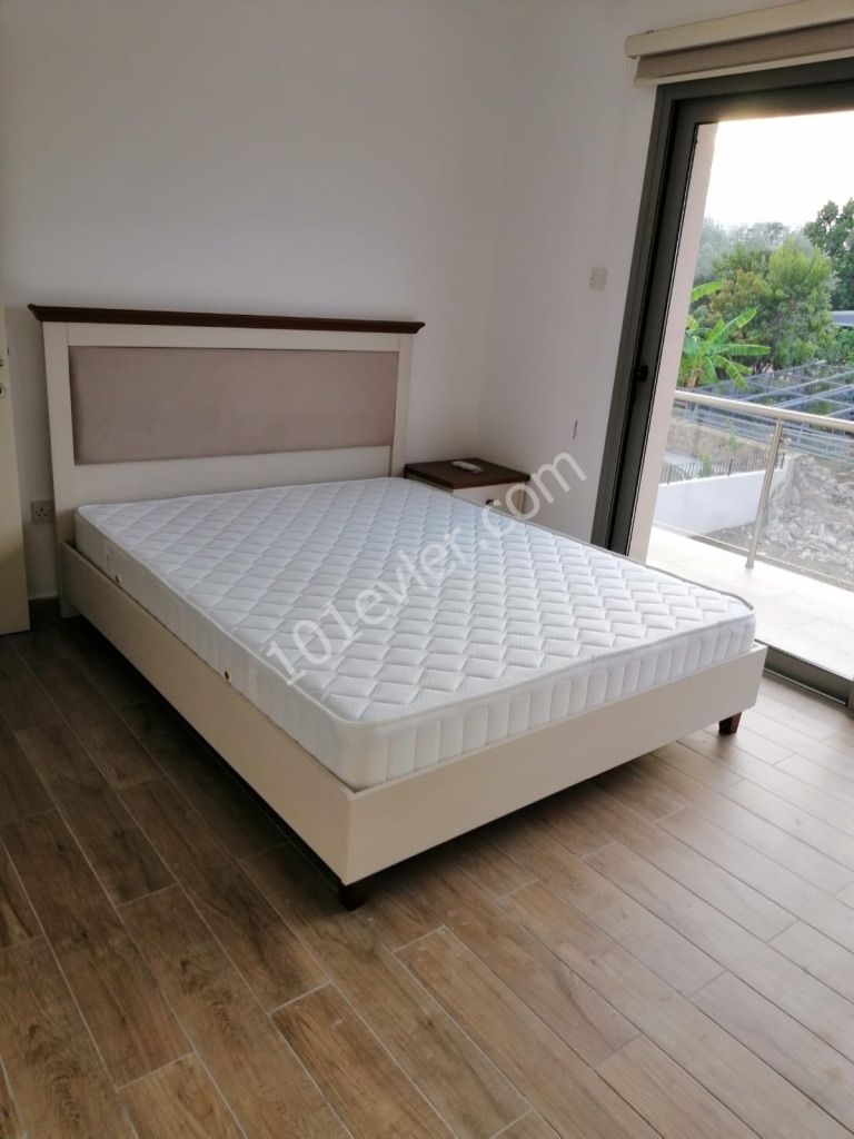 girne zeytinlikte mükemmel eşyalı 3+1 ful eşyalı villa 