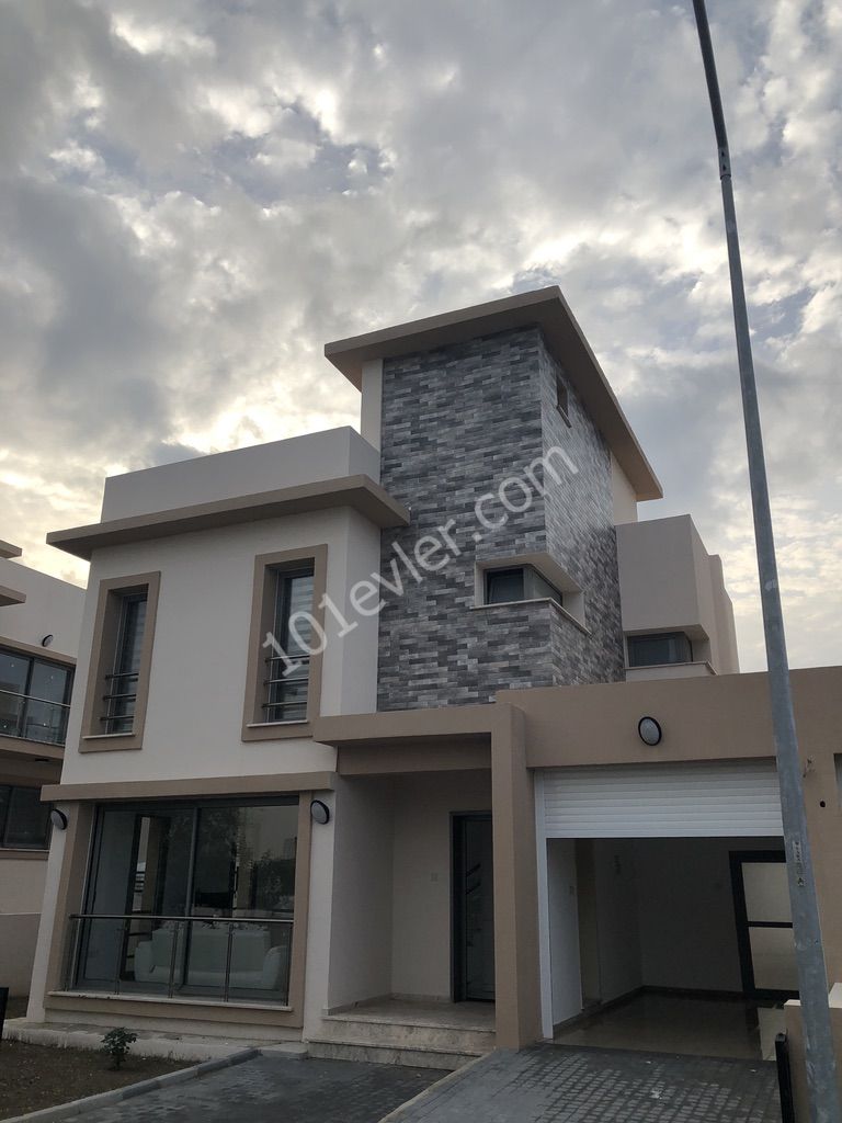 girne zeytinlikte mükemmel eşyalı 3+1 ful eşyalı villa 