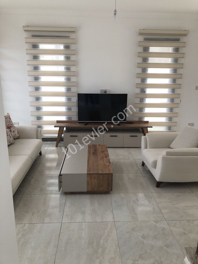 girne zeytinlikte mükemmel eşyalı 3+1 ful eşyalı villa 