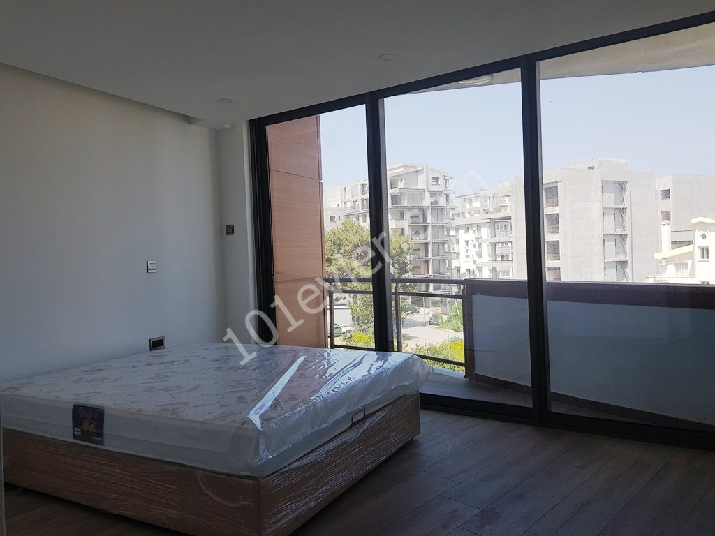 Girne'nin En Güzel Yaşam Sitesinde Eşyasız Kiralık 2+1 Lüks Daire