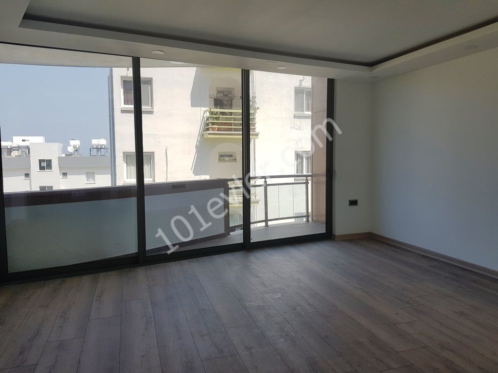 Girne'nin En Güzel Yaşam Sitesinde Eşyasız Kiralık 2+1 Lüks Daire