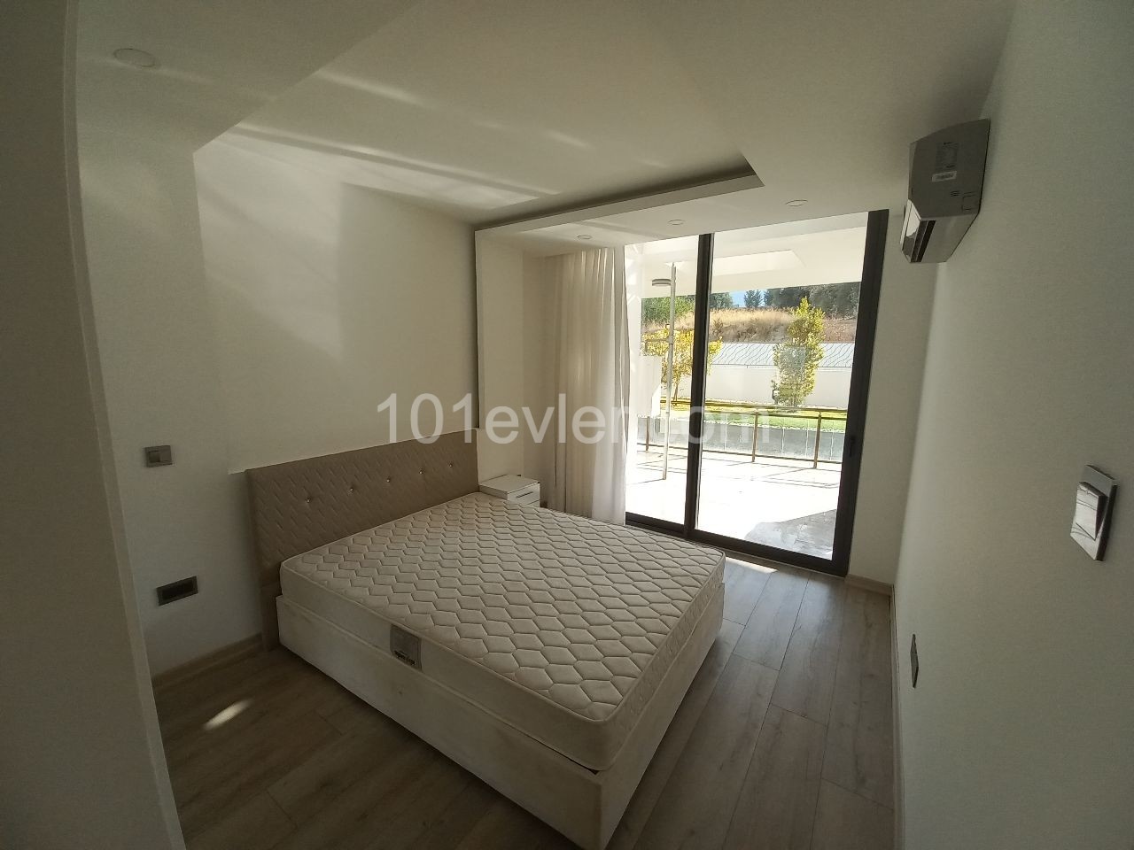 Luxury Furnished 1+1 Apartment In The Center Of Kyrenia