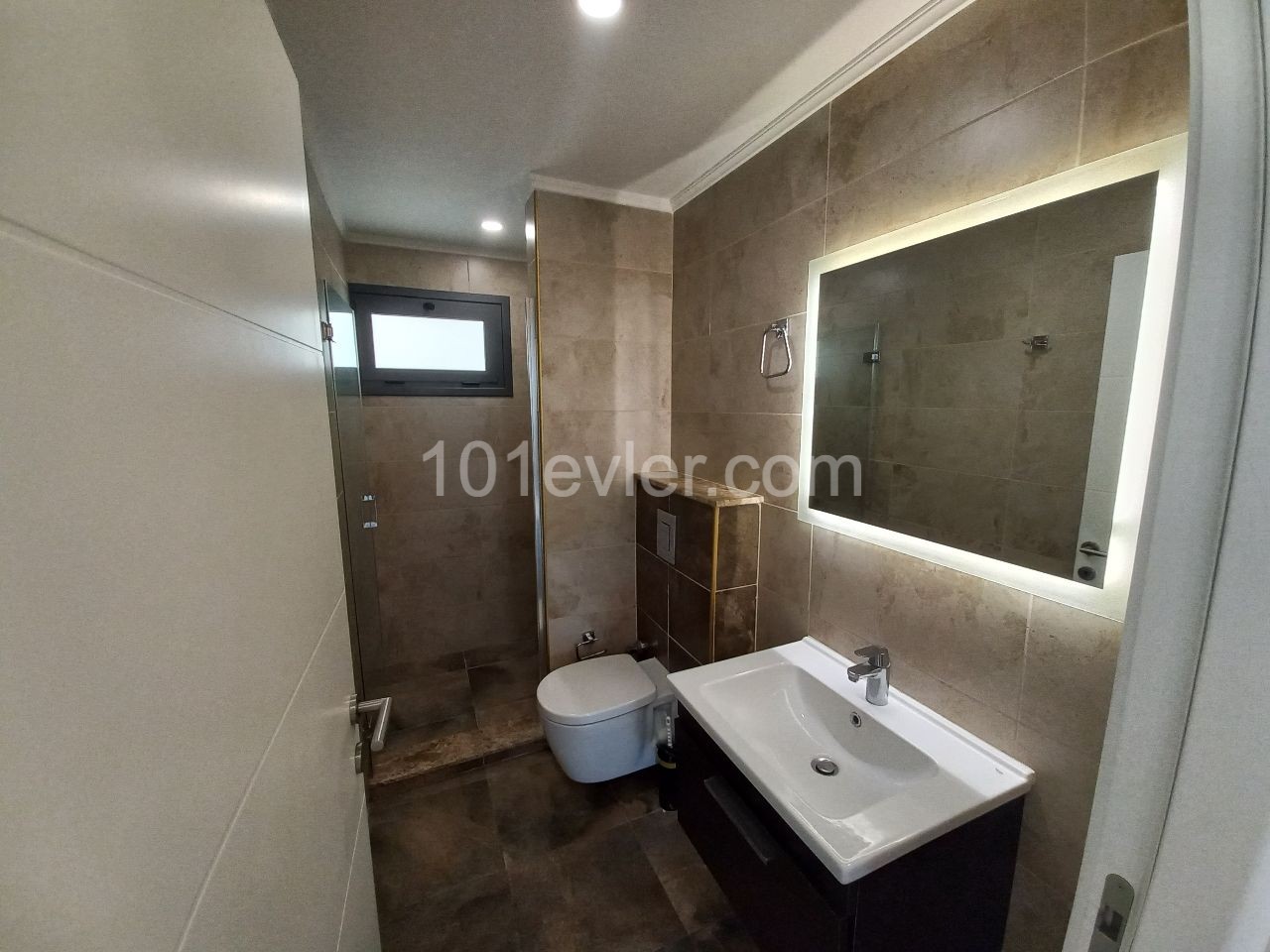 Luxury Furnished 1+1 Apartment In The Center Of Kyrenia