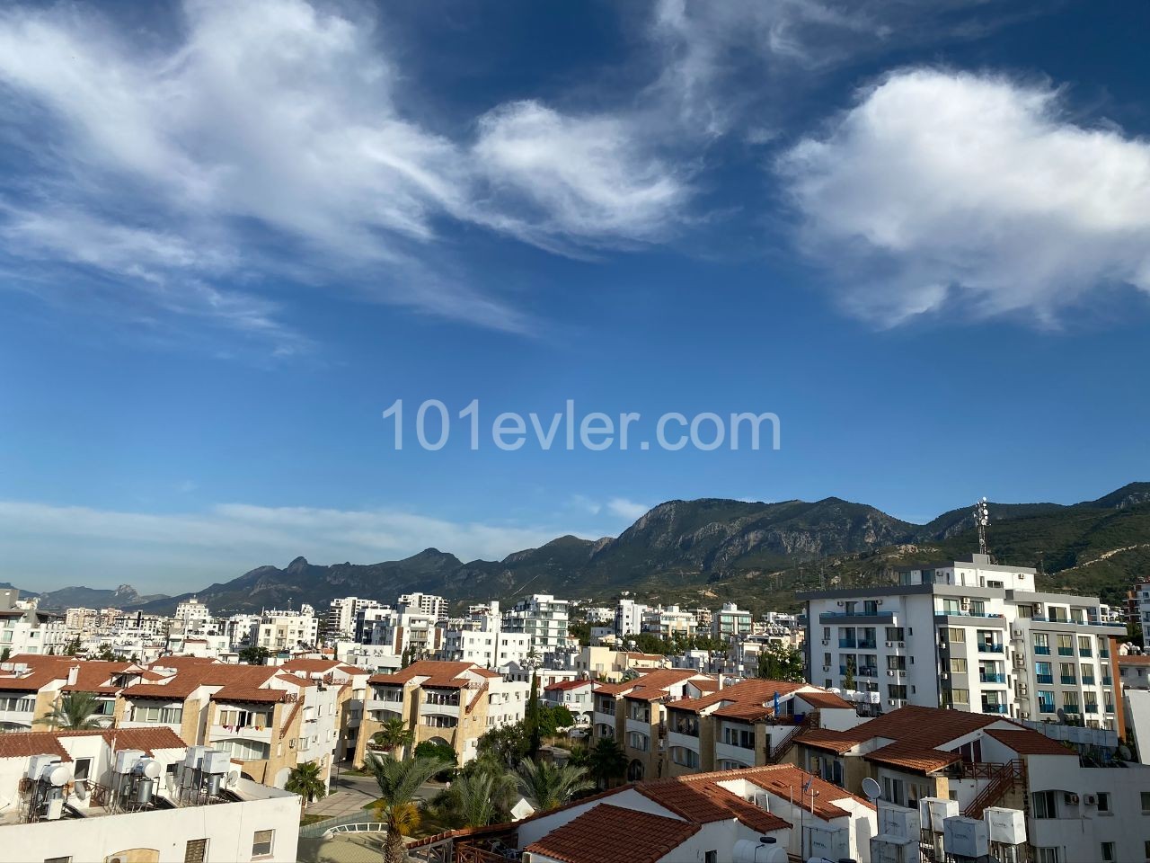 LUXURIOUS FURNISHED 2+1 PENTHOUSE IN THE CENTER OF KYRENIA ** 