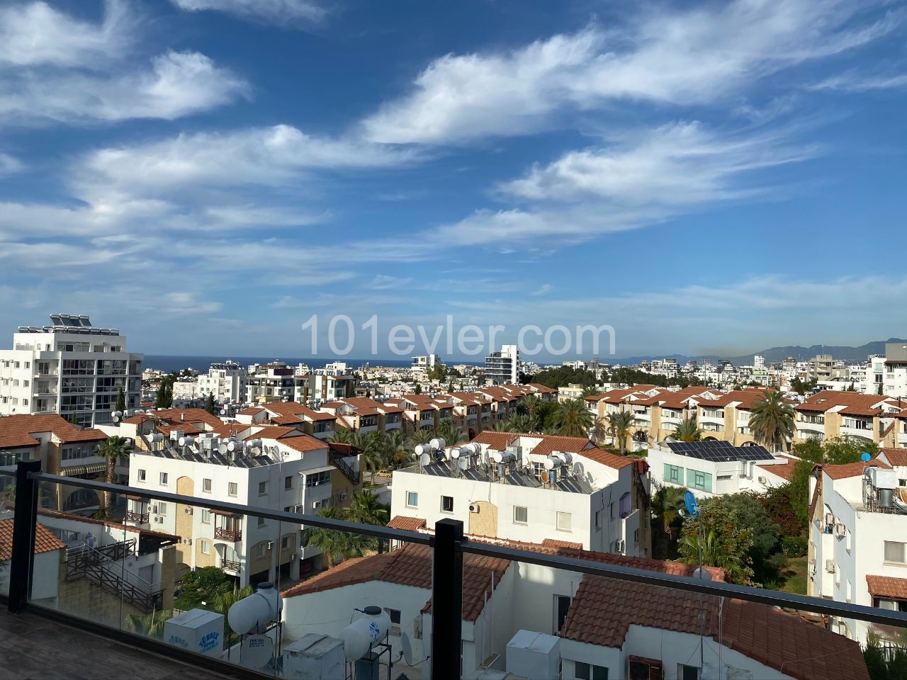 LUXURIOUS FURNISHED 2+1 PENTHOUSE IN THE CENTER OF KYRENIA ** 