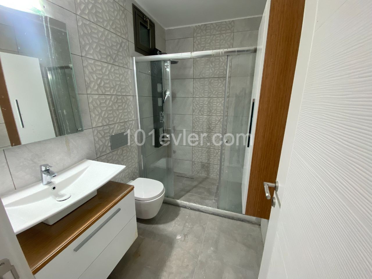 PERFECT LOCATION IN THE CENTER OF KYRENIA LUXURIOUS FURNISHED 2+1 ** 