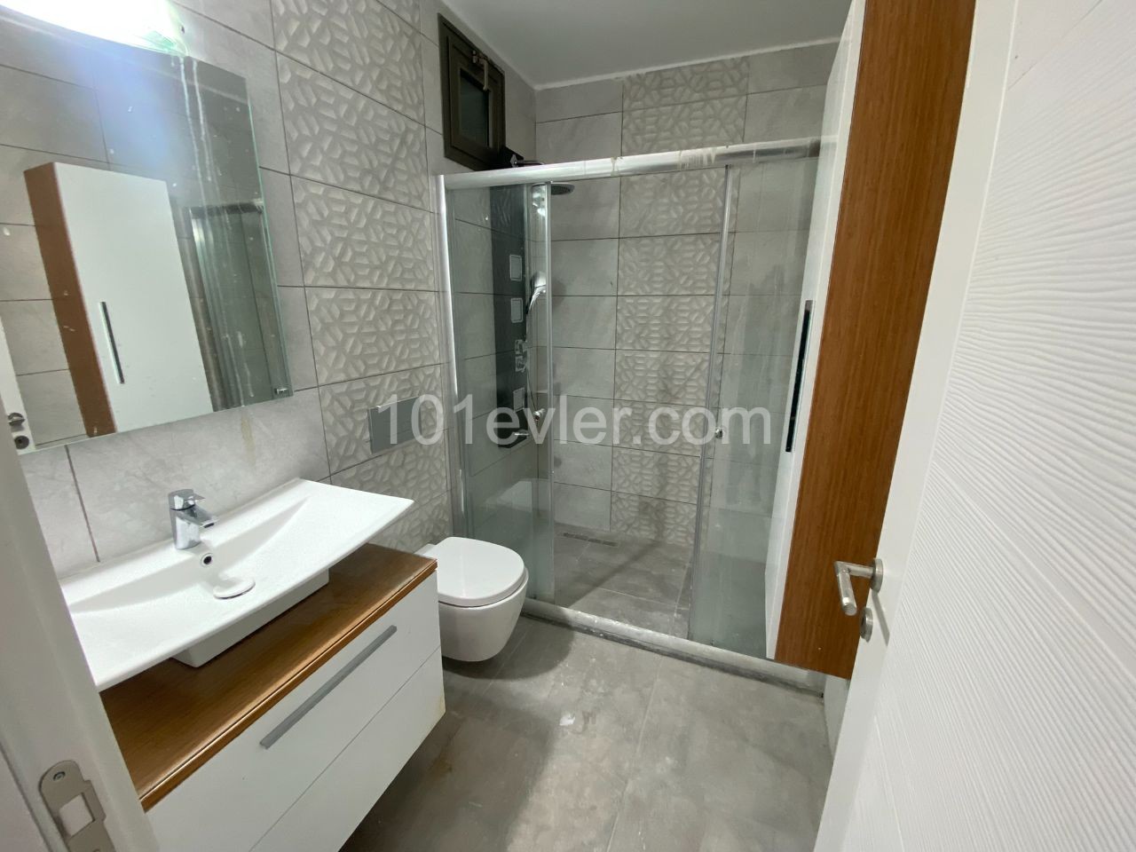 PERFECT LOCATION IN THE CENTER OF KYRENIA LUXURIOUS FURNISHED 2+1 ** 