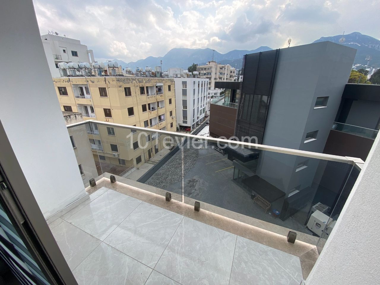 PERFECT LOCATION IN THE CENTER OF KYRENIA LUXURIOUS FURNISHED 2+1 ** 