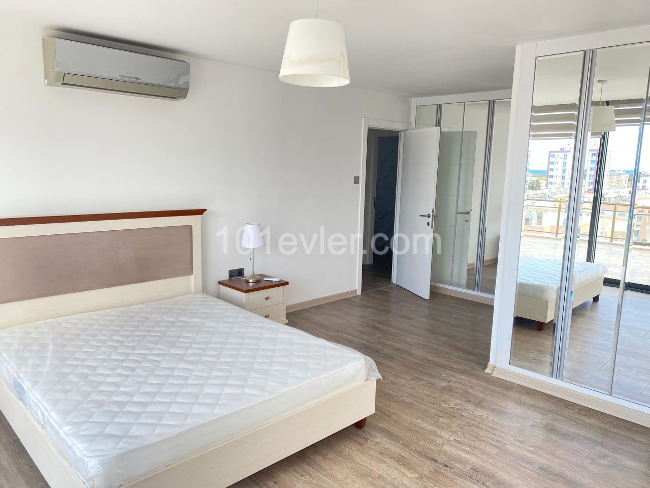 IM ZENTRUM VON KYRENIA GELEGEN 3 + 1 DOPPELZIMMER LLOGARA PENTHOUSE ** 