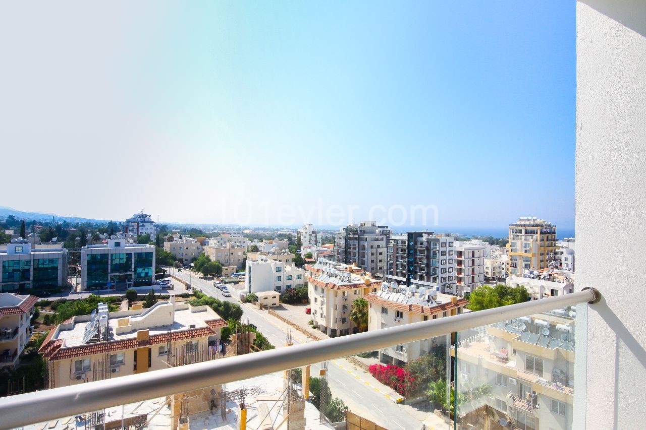 VOLL MÖBLIERTES 2 + 1 PENTHOUSE IM ZENTRUM VON KYRENIA ** 