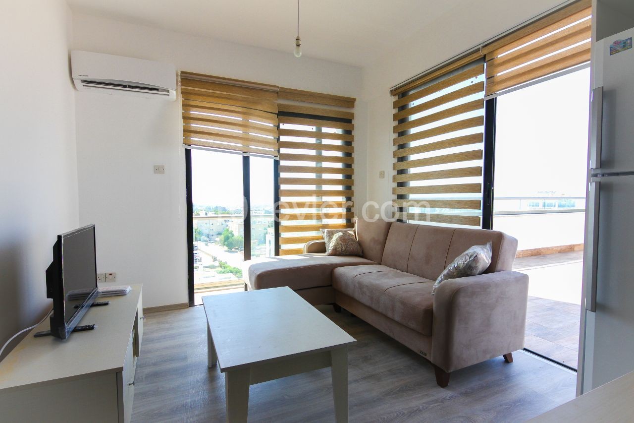 VOLL MÖBLIERTES 2 + 1 PENTHOUSE IM ZENTRUM VON KYRENIA ** 