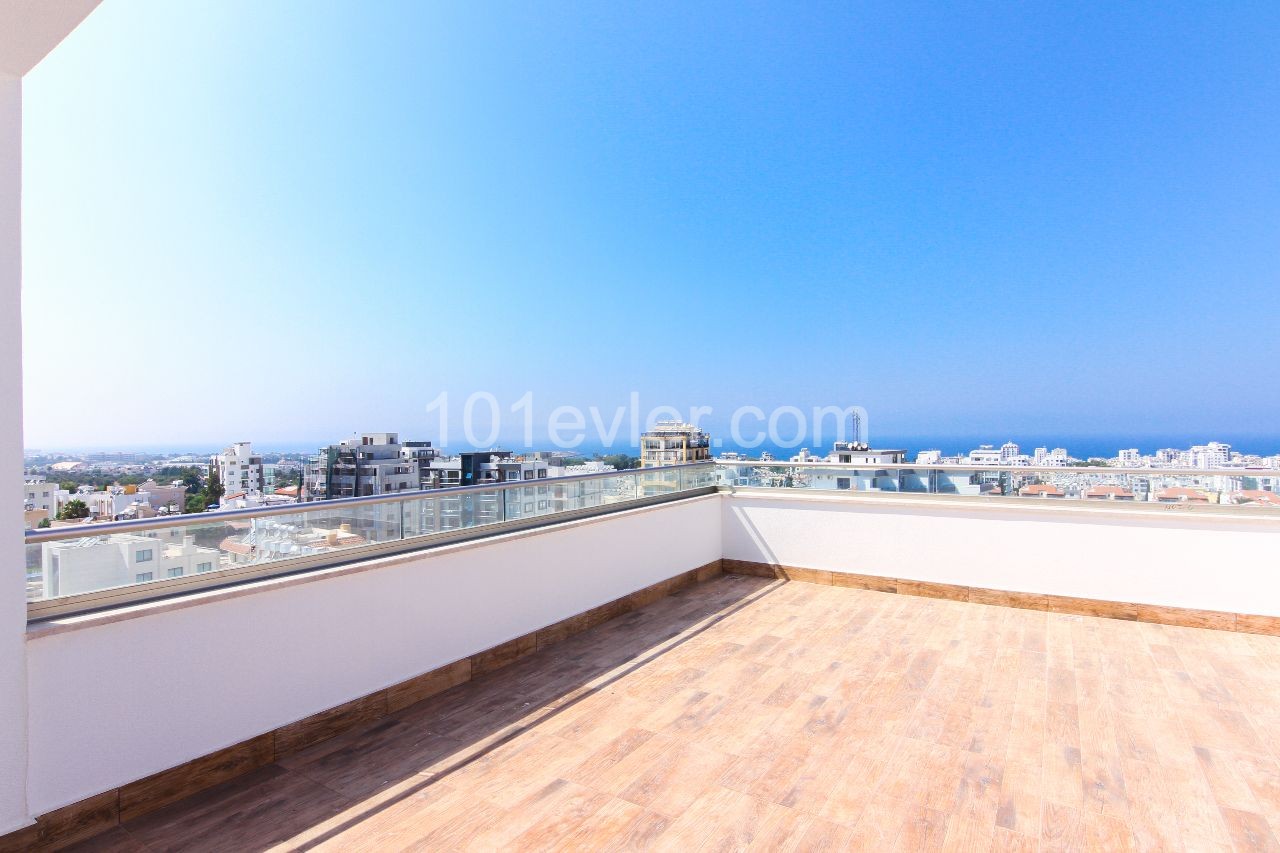 VOLL MÖBLIERTES 2 + 1 PENTHOUSE IM ZENTRUM VON KYRENIA ** 