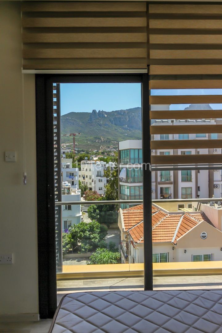 LUXURIOUS FURNISHED 2+1 BATHROOM IN KYRENIA CENTER ** 