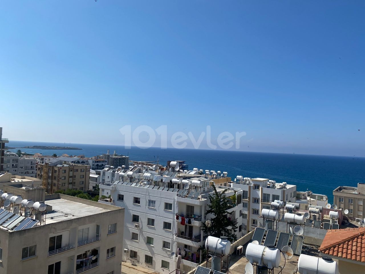 AUSGEZEICHNETE AUSSICHT UND AUSGEZEICHNETE LAGE IM ZENTRUM VON KYRENIA, 2+1 PENTHOUSE MÖBLIERT ** 