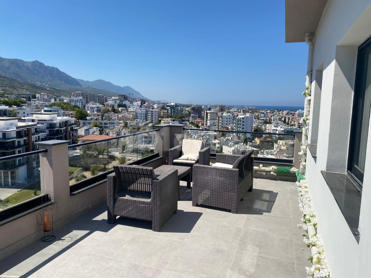 2+1 Penthouse Zu Vermieten In Kyrenia Zentrum ** 