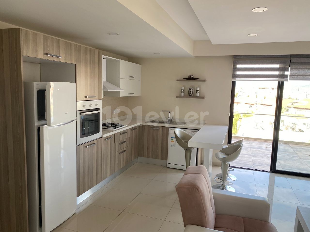 GİRNE MERKEZDE LÜX EŞYALI 2+1 PENTHOUSE 