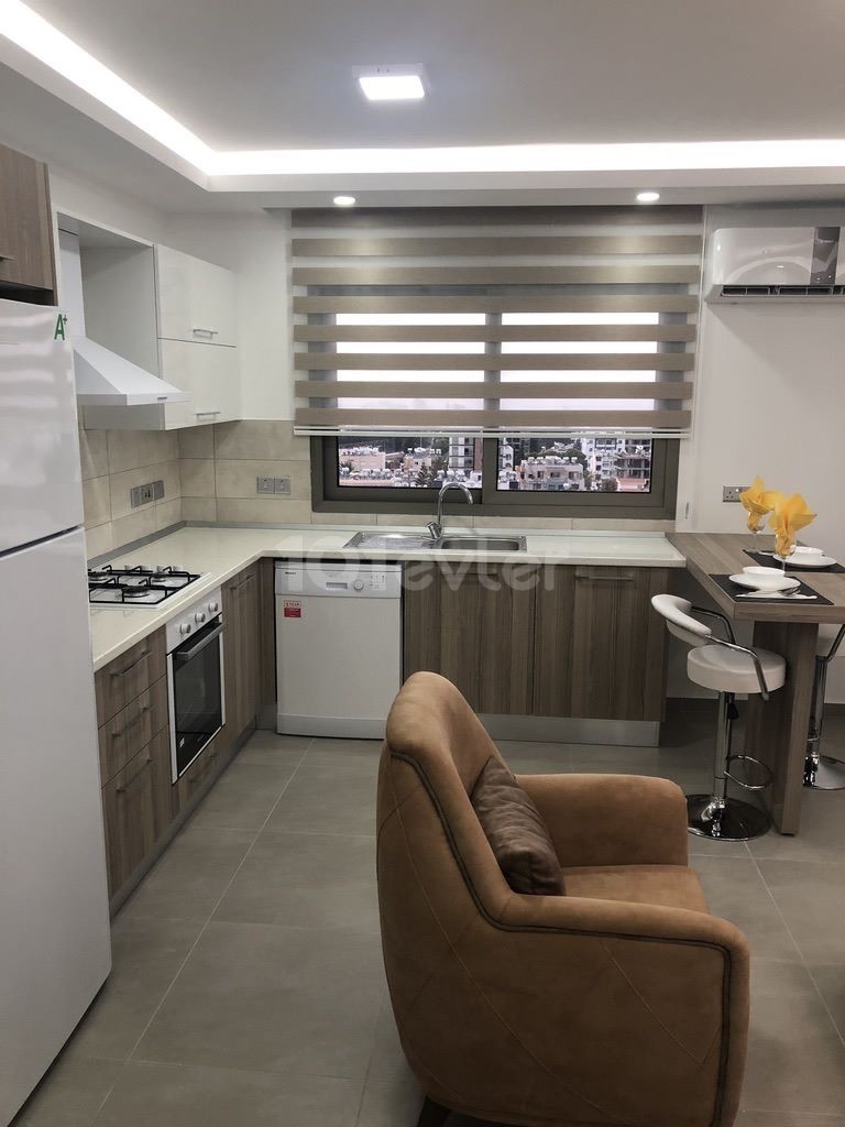 GİRNE MERKEZ BÖLGESİNDE  EŞYALI 1+1  DAİRE