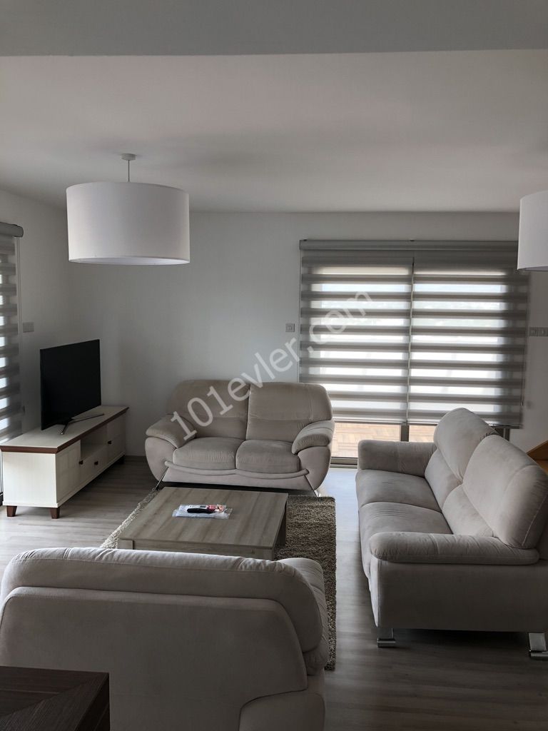 girne merkezde dublex penthouse 3+1 ful eşyalı 