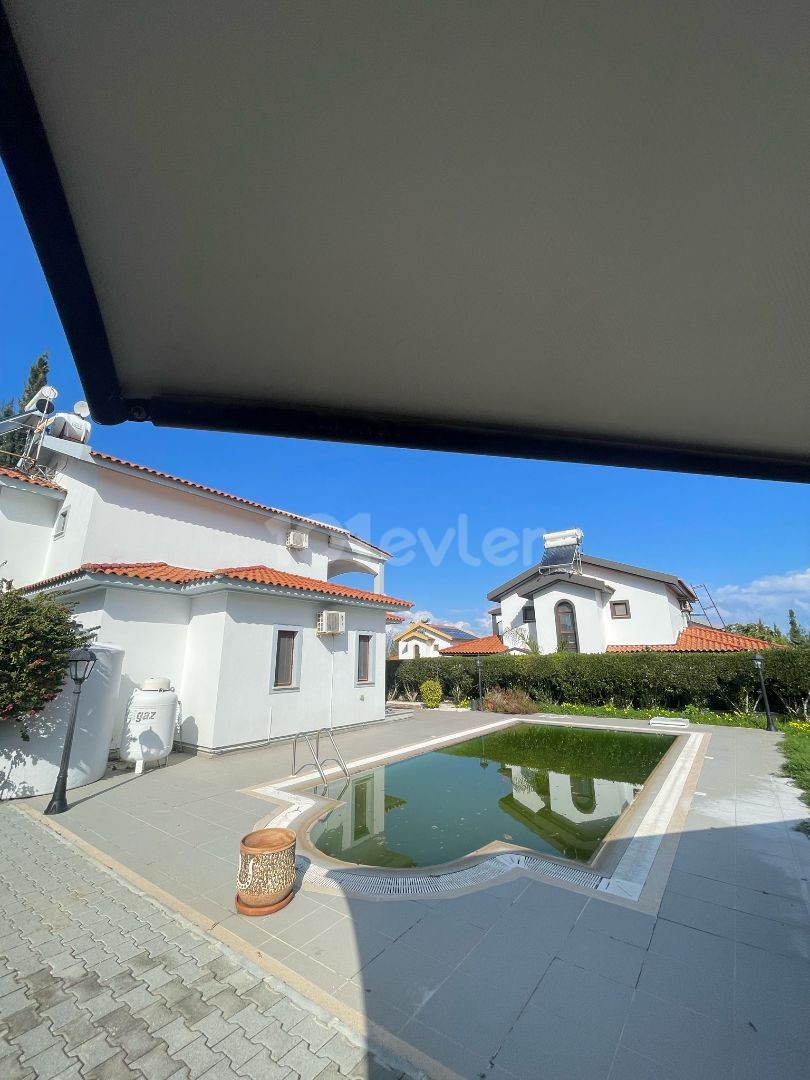 4+1 villa for sale behind Edremit Hasan Uzun Petrol