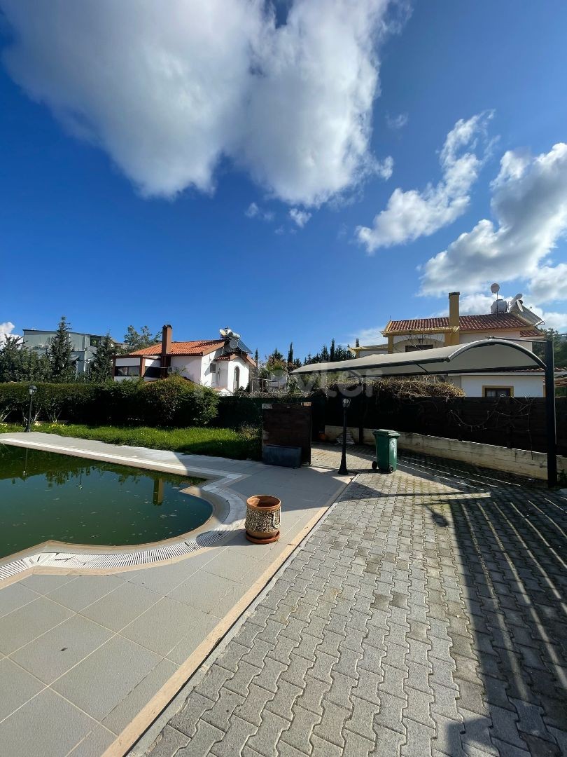 4+1 villa for sale behind Edremit Hasan Uzun Petrol