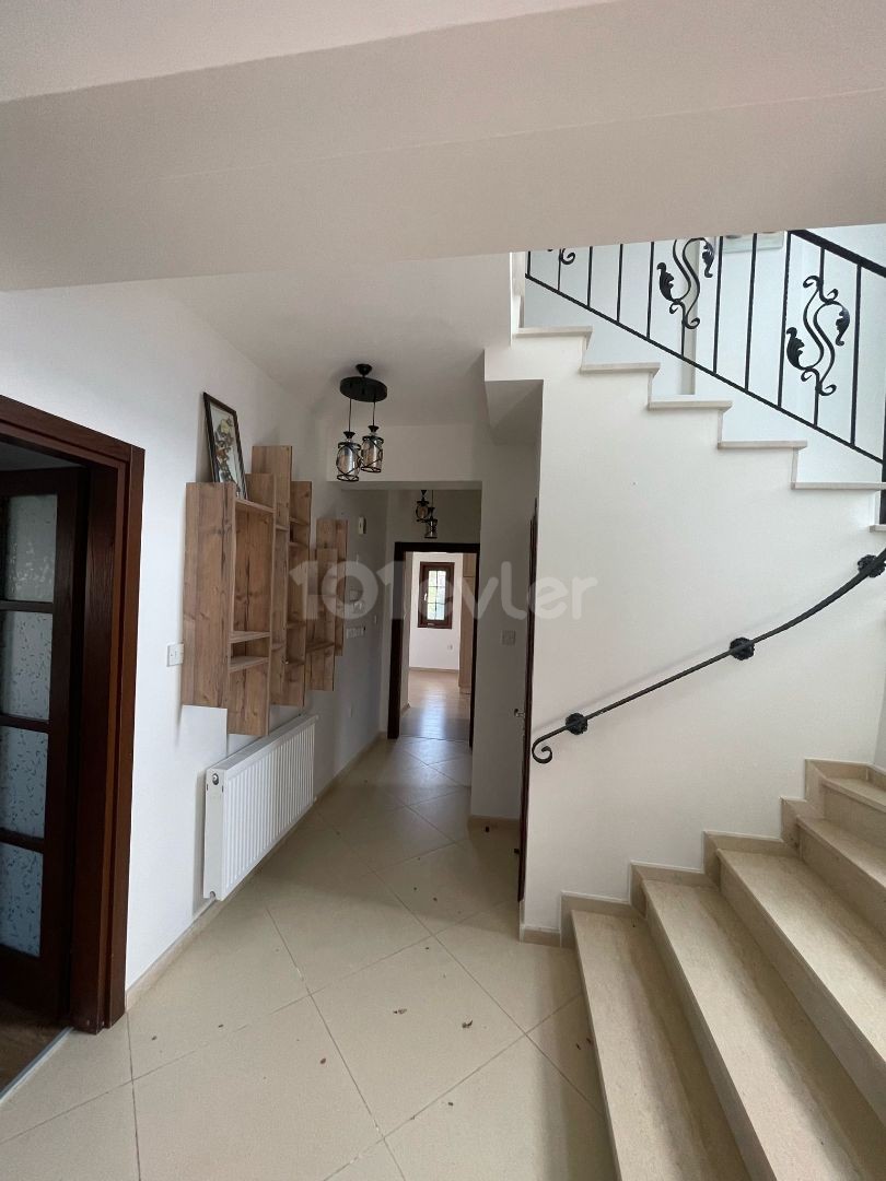 4+1 villa for sale behind Edremit Hasan Uzun Petrol