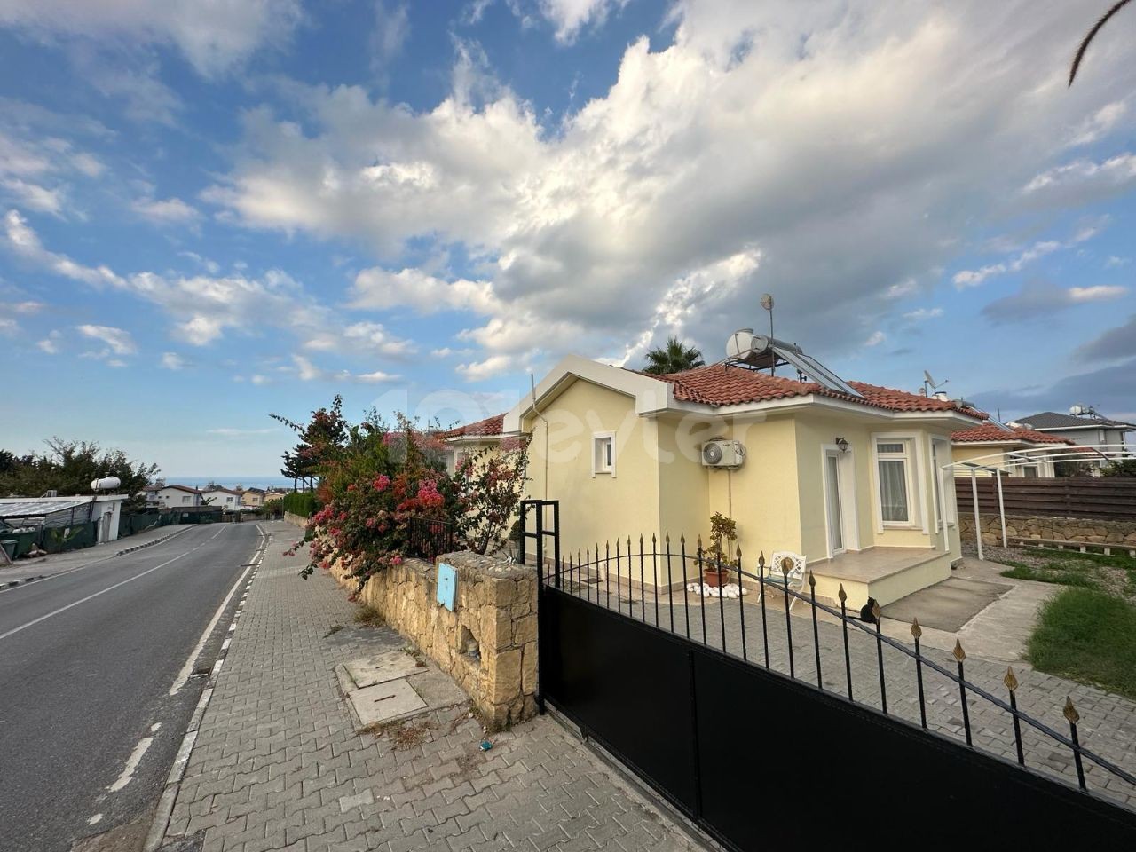 3+1 VILLA WITH POOL IN ALSANCAK!!